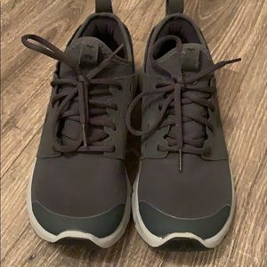 Men’s under armour tennis shoes